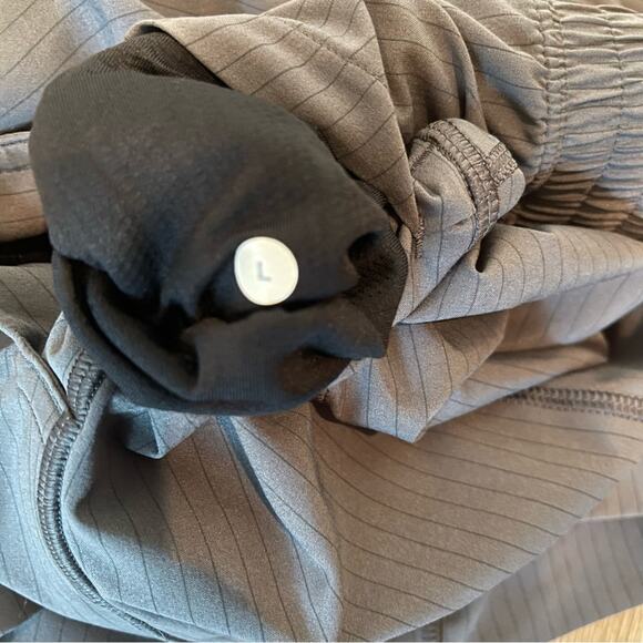 Lululemon Running, Training Basketball Shorts Grey w Black Pinstripe 11"… - Picture 5 of 7